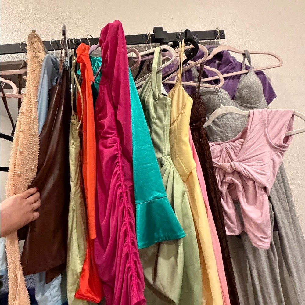 Women’s Clothing Bundle – XS / Small – 34 Pieces - Picture 14 of 14